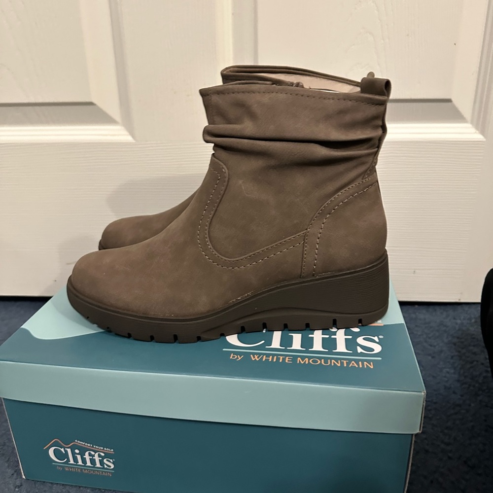 NEW CLIFFS BOOTIES - Picture 5 of 5